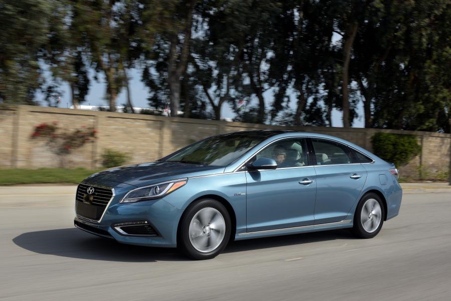  Hyundai Sonata PHEV 2015 года  (фото 19 из 35)